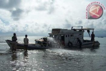 Gubernur Ditolong KM Marina Setelah Kapal yang dinaiki Terombang-Ambing di Tengah Laut