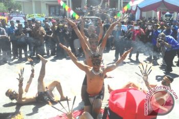 Kemeriahan Festival adat Dayak Meratus IV