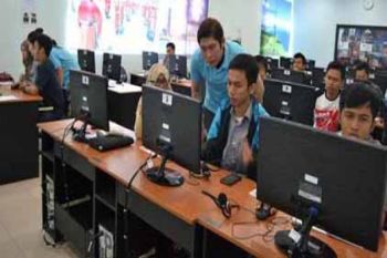 Mahasiswa Korea berbagi ilmu di IBI Darmajaya