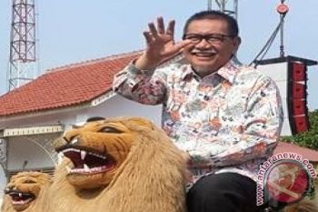 Wagub Jabar Naik Sisingaan di Acara "de Syukron" 