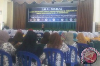 Bupati halalbihalal dengan anggota profesi kesehatan