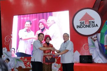 Semen Indonesia Beri Penghargaan 127 Karyawan 