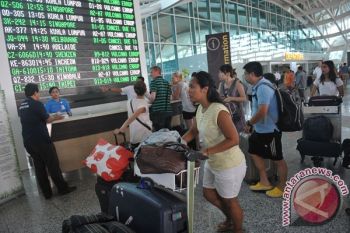 Abu Raung, Bandara Ngurah Rai Diitutup 