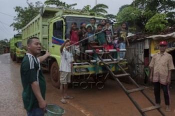 Warga Protes karena Truk Bikin Polusi