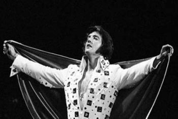 Jaket dan senjata milik Elvis akan dilelang