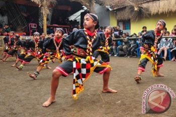 Gus Mus Hadiri Festival Lima Gunung  XIV