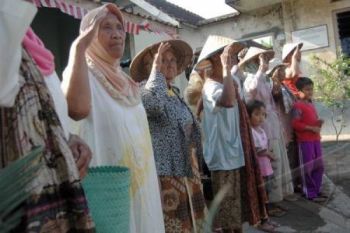 Petani Temanggung Peringati Hari Kemerdekaan di Ladang Tembakau 