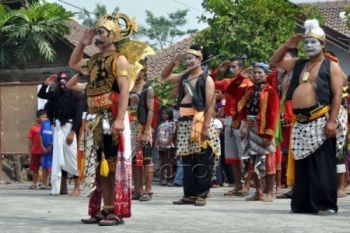 Seniman Kawasan Merapi Upacara Kerakyatan HUT RI