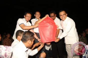 Warga Banyuwangi Terbangkan 1.945 Lampion Sambut HUT Kemerdekaan