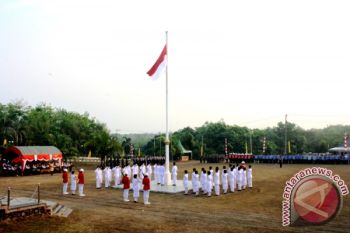 Hawari Pimpin Upacara HUT 70TH RI Di Balangan