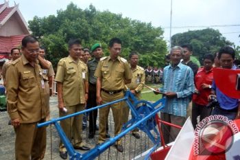 Petani Barito Utara Dapat Bantuan Alat Pertanian 