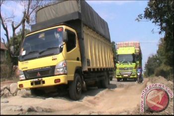 Ruas jalan Simpang Penawar--Rawajitu rusak parah