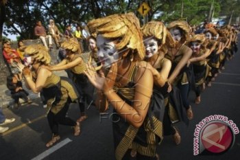 Pawai Edan-Edanan