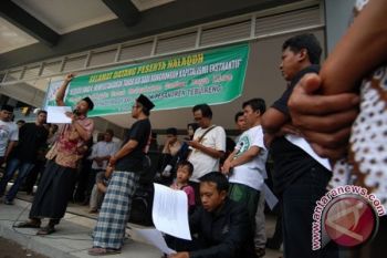 Ganjar Temui Pendemo Terkait Urut Sewu Kebumen