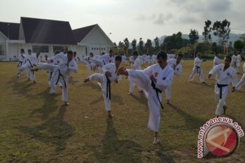 Irwan Prayitno Asah Sportifitas Melalui Karate  
