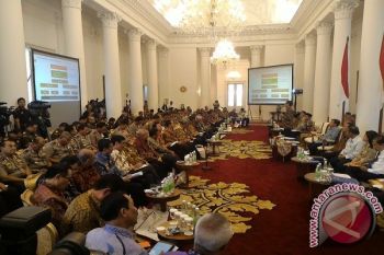 Sarundajang Hadiri Raker Gubernur, Kajati, Kapolda di Istana Bogor
