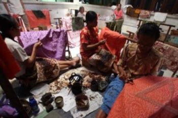Permintaan Tinggi, Batik Sogan Solo Kembali Moncer 