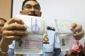 Imigrasi dan Polisi Tangkap Haji Palsu dan Petugas KBIH 