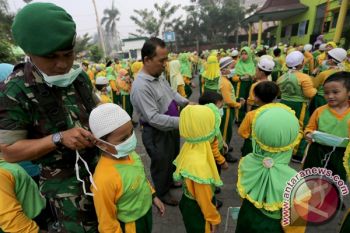 TNI bagi masker