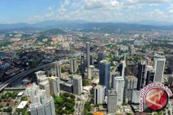 Harga minyak naik, ekonomi Malaysia makin tumbuh