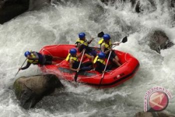 Kemarau, Sungai Elo Tetap Menarik untuk Arung Jeram
