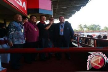 Menpora-Nyalla "Mesra" Di Stadion Dipta