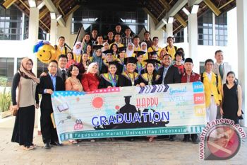 4 Penerima Beasiswa Pemkot Lulus Cumlaude di UI