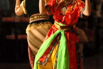 Publik Inggris Terpana Tarian Kraton Mangkunegaran