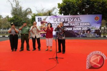 "Saparan Bekakak" terbaik Festival Upacara Adat Sleman 