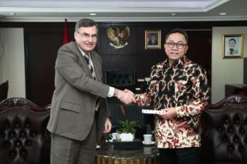 Ketua MPR Jelaskan Tentang Keberagaman dan Kerukunan Indonesia ke Dubes Kanada