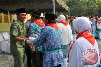 Caloh Jamaah Haji Kobar Terpaksa Gunakan Bus ke Palangka Raya
