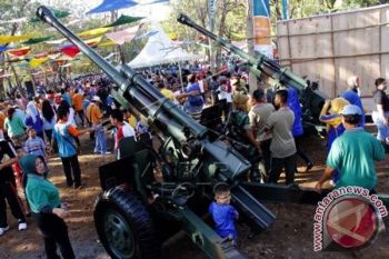 Pameran alutsista digelar di kawasan Danau Unhas 