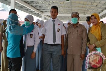 Dinkes Solok Selatan Bagikan Masker ke Sekolah