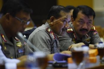 Kapolri Jelaskan Mutasi Budi Waseso Kepada DPR