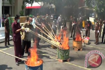 Kejari Sleman musnahkan ribuan barang bukti perkara 