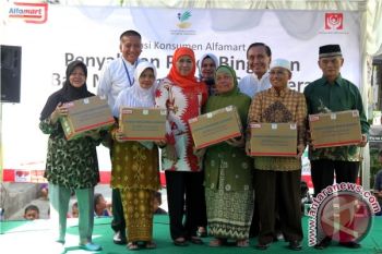 Mensos-alfamart Salurkan Bantuan Produk Kebutuhan Pokok
