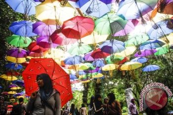  Festival Payung Angkat Ekonomi Masyarakat