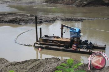 Pekalongan Kerahkan Tiga Kapal Keruk 
