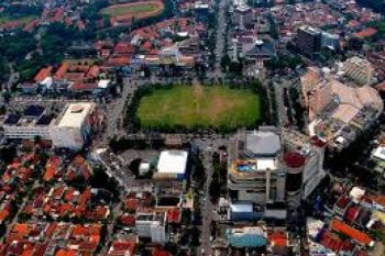 Simpang Lima Semarang Diperindah Taman Bunga