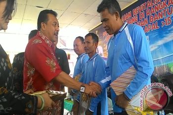Nelayan Sulteng Terima Bantuan Kapal Penangkap Ikan