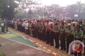 TNI-Polri Bersama Warga Sampit Shalat Istisqa 