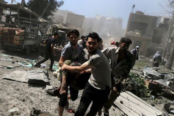 Pemantau: Serangan Udara Suriah Tewaskan53 Orang di Aleppo