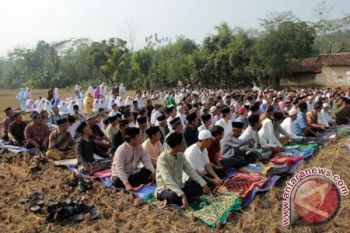 Warga Pati Shalat "Istiska"