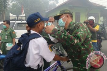 Kodim Pangkalan Bun Bagikan Masker 
