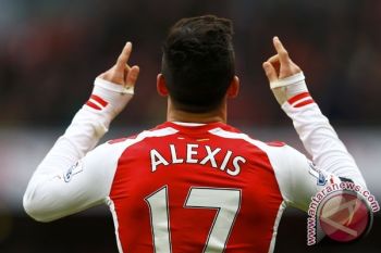 Arsenal Gunduli Watford, Klasemen Tetap Ke-3