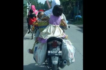 Situsiasinya Sulit, tapi Rakyat Punya Modal Bangkit