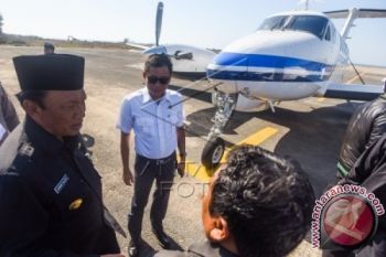 Menhub Awali Pendaratan di Lapter Pulau Bawean
