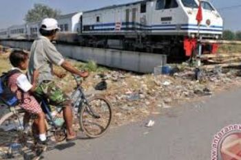 Warga Tolak KAI Tutup Jalan Secara Sepihak