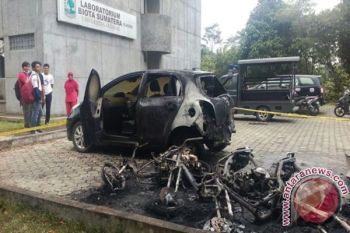 Satu Mobil, Lima Sepeda Motor Terbakar di Unand