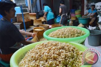 Pengrajin Tempe Pekalongan Keluhkan Kenaikan Harga Kedelai